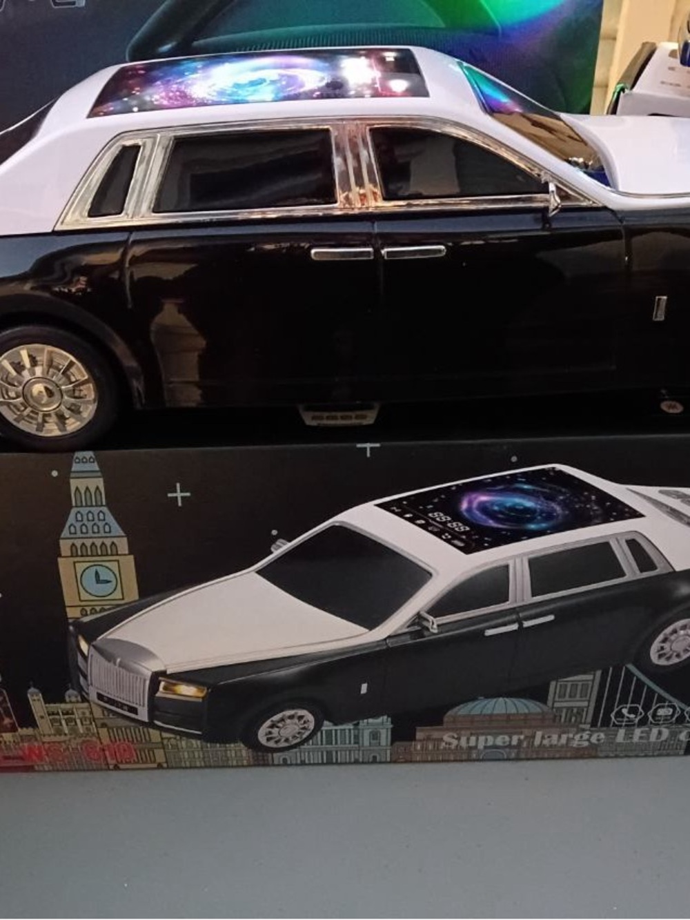 Luxury Black & White Car Bluetooth Speaker with LED Roof Display